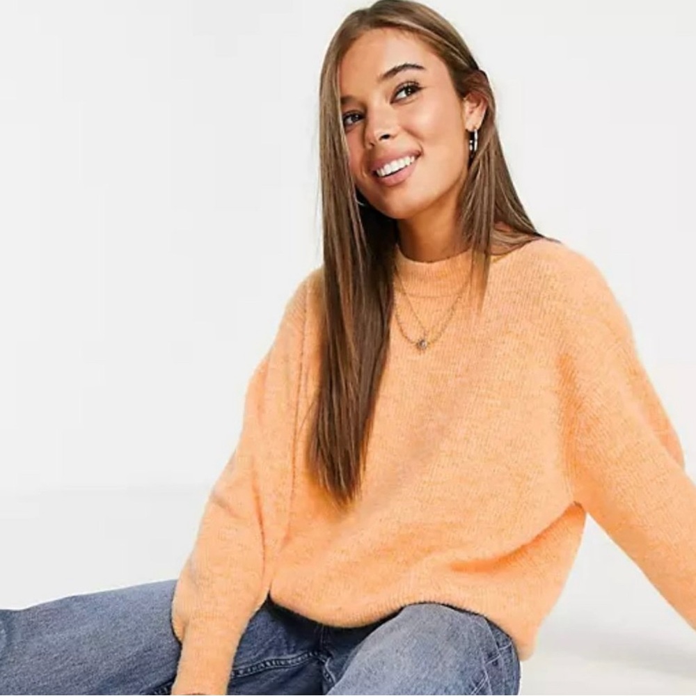 Crew Neck Sweater / Size: 10 US